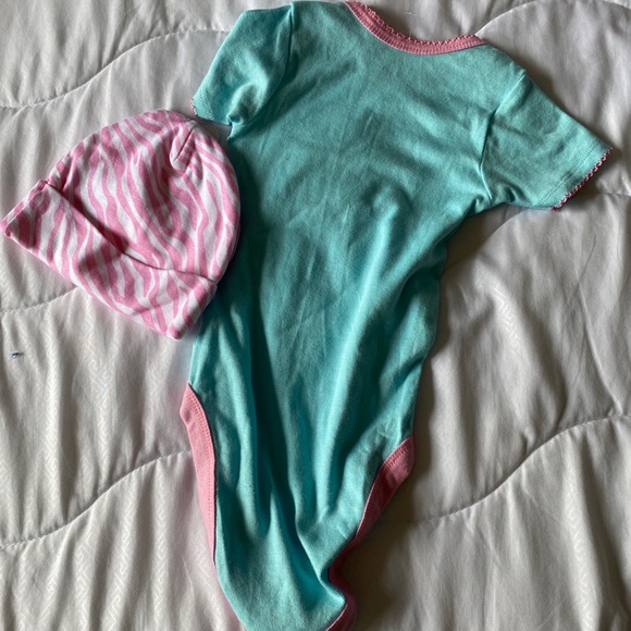 Blue and Pink Gerber Baby 3 Piece Set (12 months) - Picture 3 of 7